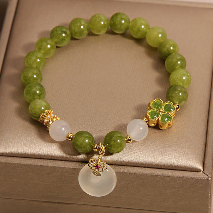 Braccialetto con ciondolo a forma di fibbia della pace con quadrifoglio , Buddha Stones, tormalina verde, calcedonio e saggezza