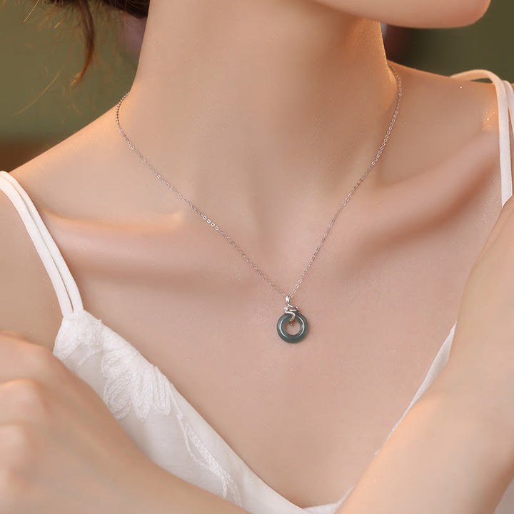 Collana con ciondolo a forma di serpente Buddha Stones in argento sterling 925, oro 18 carati, giada e fibbia della pace