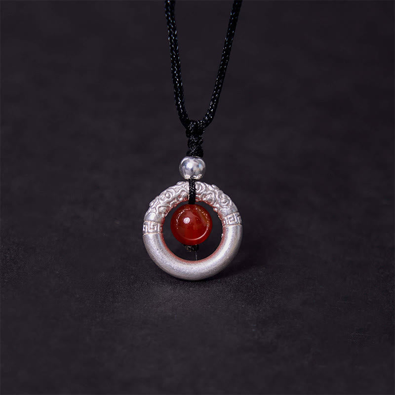 Collana con ciondolo a forma di fibbia della pace in agata rossa in argento sterling 999 con Buddha Stones e benedizione