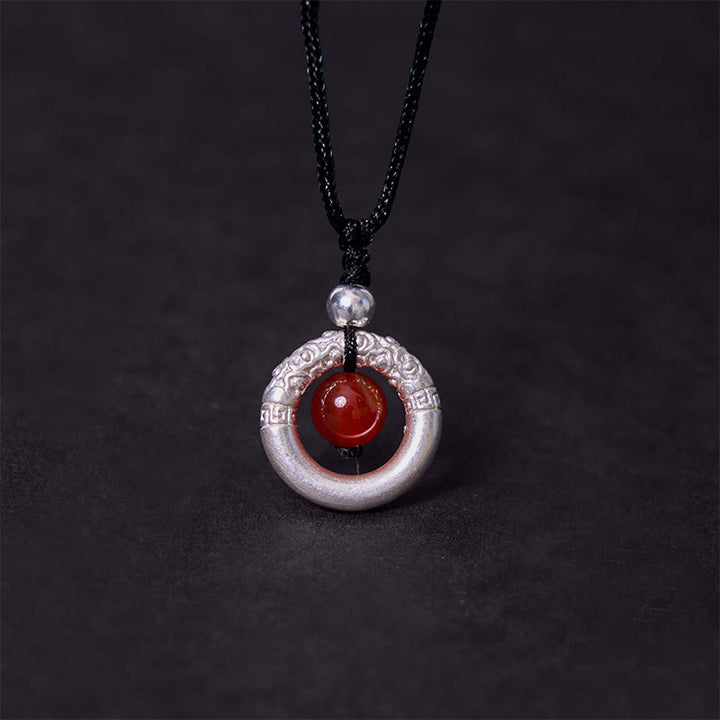 Collana con ciondolo a forma di fibbia della pace in agata rossa in argento sterling 999 con Buddha Stones e benedizione