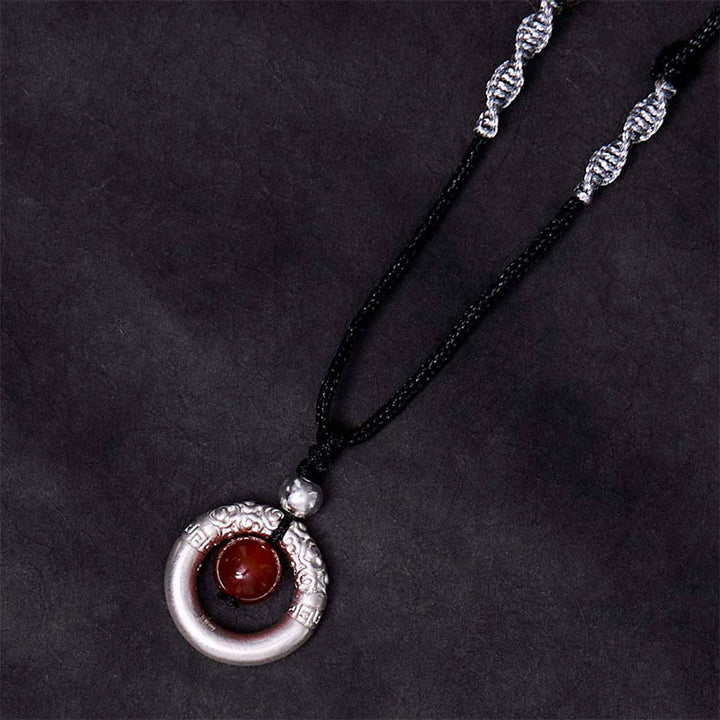 Collana con ciondolo a forma di fibbia della pace in agata rossa in argento sterling 999 con Buddha Stones e benedizione