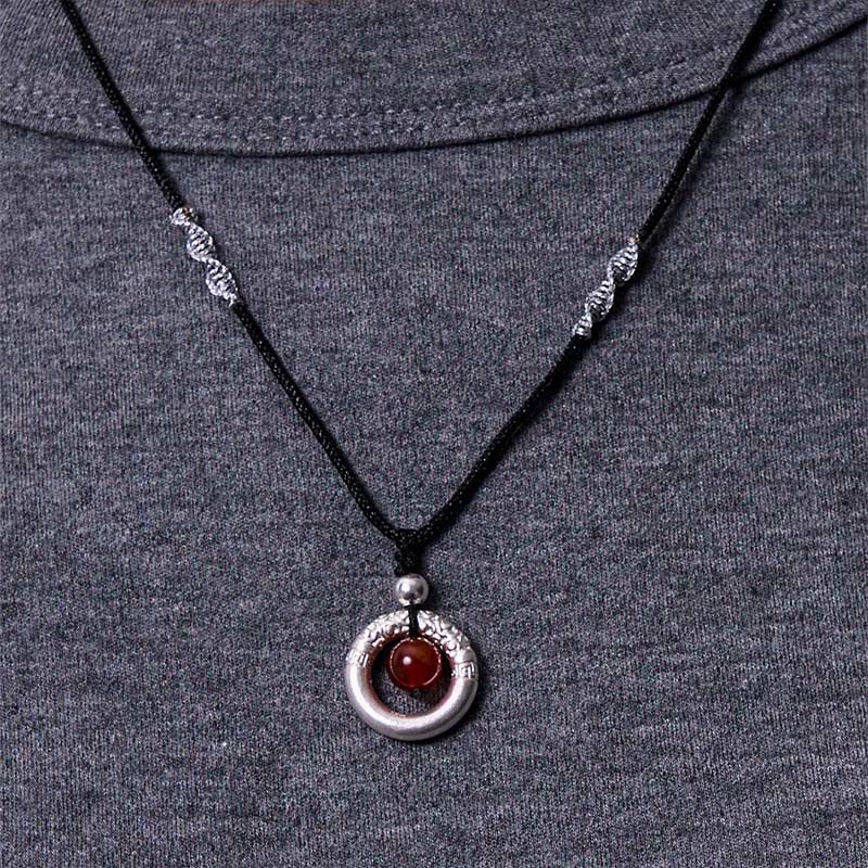 Collana con ciondolo a forma di fibbia della pace in agata rossa in argento sterling 999 con Buddha Stones e benedizione