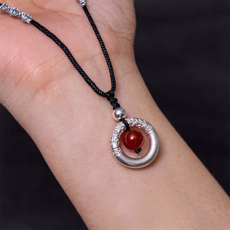 Collana con ciondolo a forma di fibbia della pace in agata rossa in argento sterling 999 con Buddha Stones e benedizione