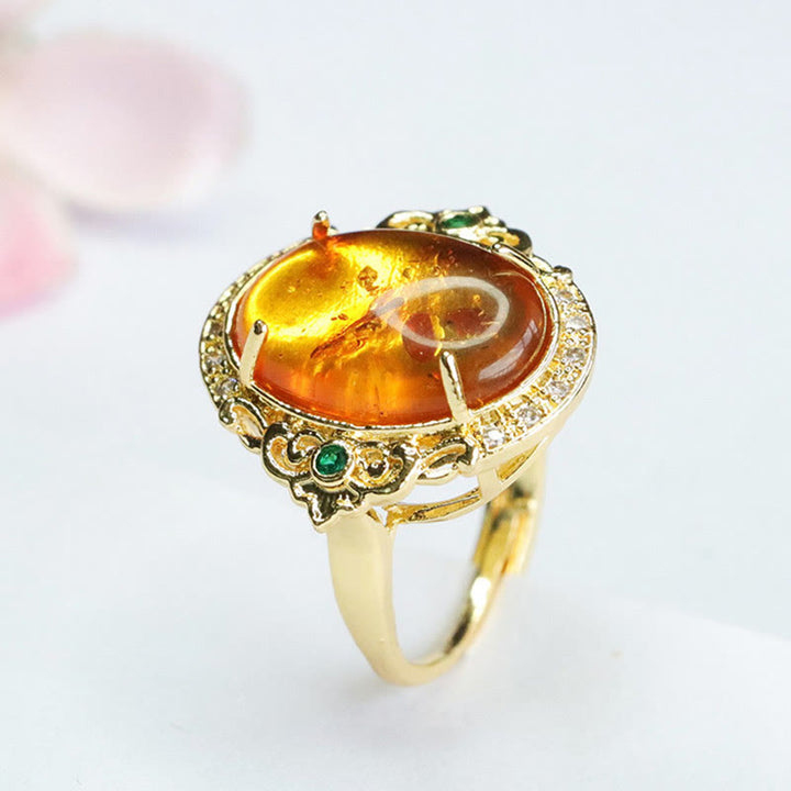 Anello di messa a fuoco con uovo di piccione, fiore d'ambra Buddha Stones