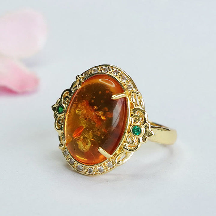 Anello di messa a fuoco con uovo di piccione, fiore d'ambra Buddha Stones