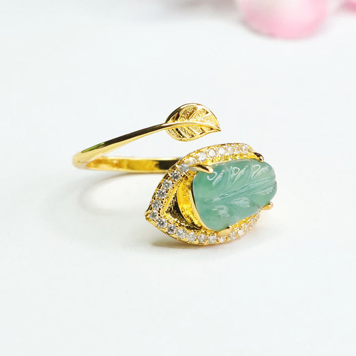 Anello regolabile Buddha Stones placcato oro foglia di giada naturale prosperità