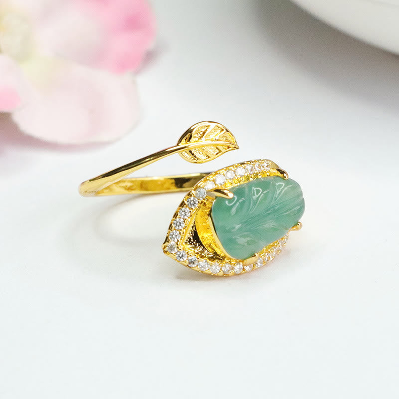 Anello regolabile Buddha Stones placcato oro foglia di giada naturale prosperità