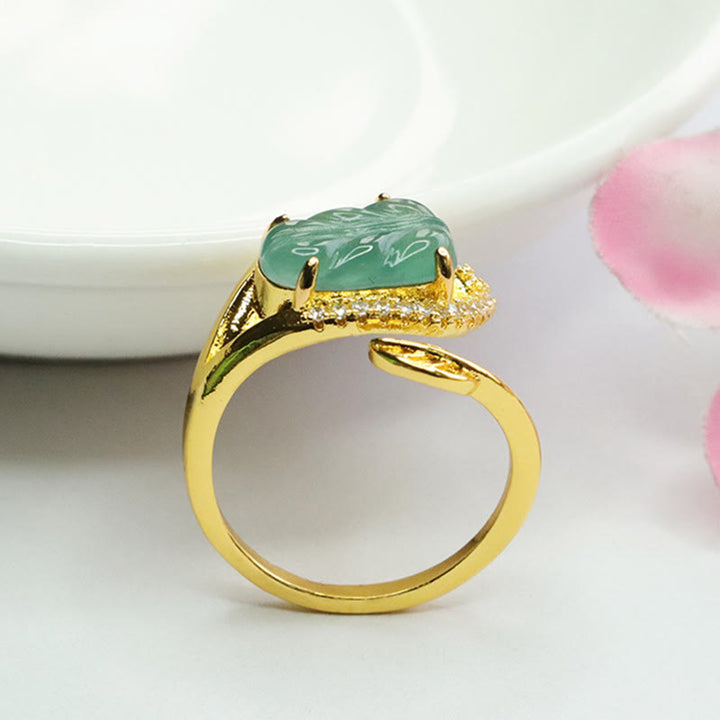 Anello regolabile Buddha Stones placcato oro foglia di giada naturale prosperità