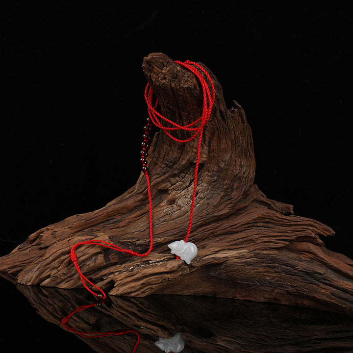 Buddha Stones Zodiaco cinese Granato naturale Fibbia della pace Benedizione Catena per la pancia con corda rossa