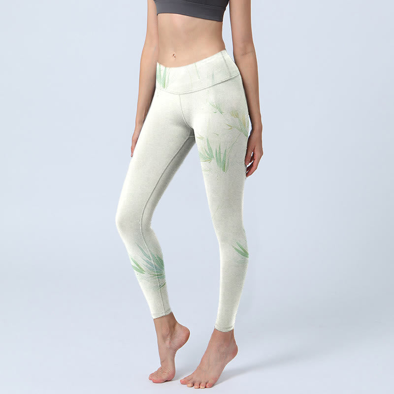 Leggings sportivi con stampa di foglie di bambù verde Buddha Stones Pantaloni da yoga da donna - Avorio - US18, UK/AU22, EU50 (4XL) - image 1