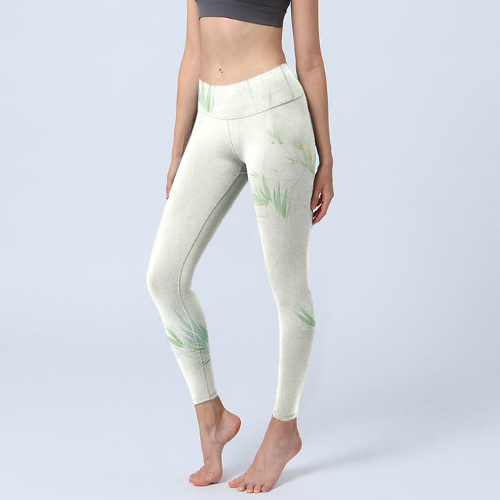 Leggings sportivi con stampa di foglie di bambù verde Buddha Stones Pantaloni da yoga da donna - Avorio - US18, UK/AU22, EU50 (4XL) - image 1