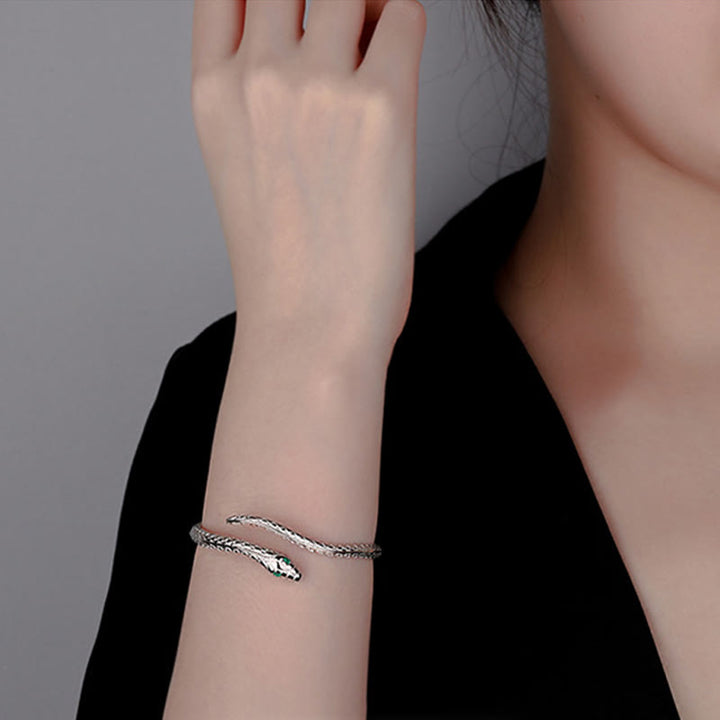 Braccialetto di benedizione dell'anno del serpente a forma di serpente in argento sterling 999 Buddha Stones