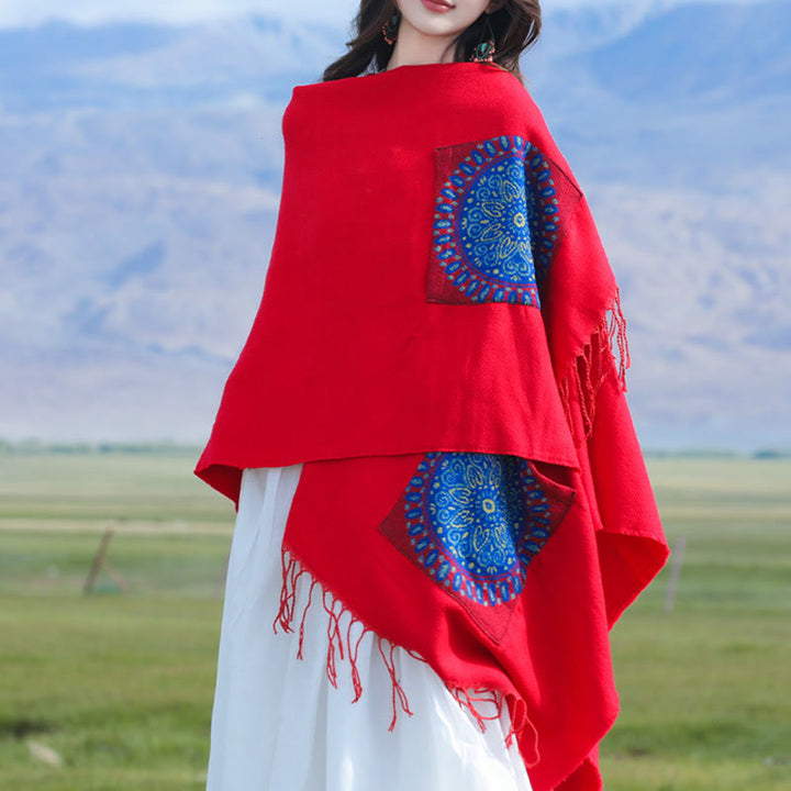 Buddha Stones con nappe, scialle avvolgente con tasche, motivo geometrico rotondo mandala tibetano, autunno inverno - Rosso - 140*155 cm - image 0