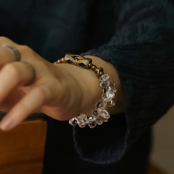Bracciale Buddha Stones con cristalli bianchi irregolari e purezza del rame