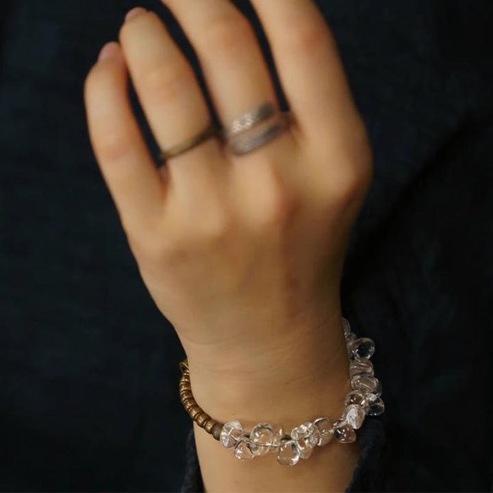 Bracciale Buddha Stones con cristalli bianchi irregolari e purezza del rame