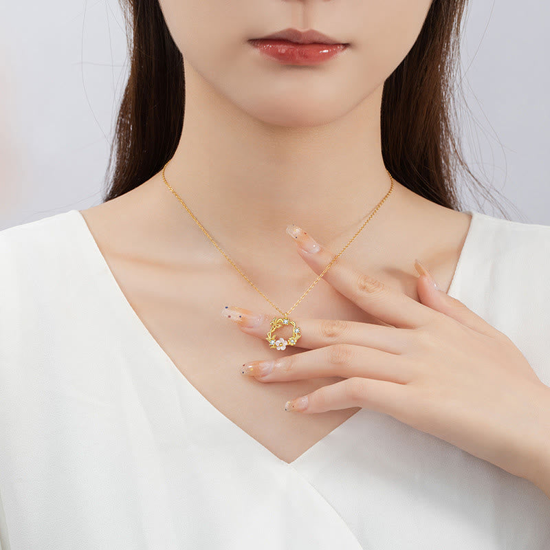 Collana con ciondolo a forma di farfalla con fiore di pesco e zirconi cubici in argento sterling 925 Buddha Stones