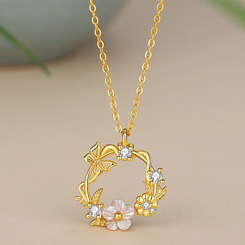 Collana con ciondolo a forma di farfalla con fiore di pesco e zirconi cubici in argento sterling 925 Buddha Stones