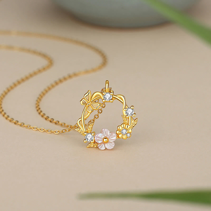 Collana con ciondolo a forma di farfalla con fiore di pesco e zirconi cubici in argento sterling 925 Buddha Stones - Conchiglia in argento sterling 925 con zirconi cubici - image 0