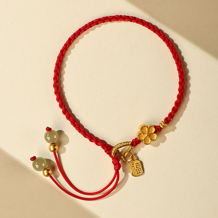 Braccialetto portafortuna con ciondolo a forma di carattere Fu in giada Hetian con Buddha Stones e piccoli fiori di pesco