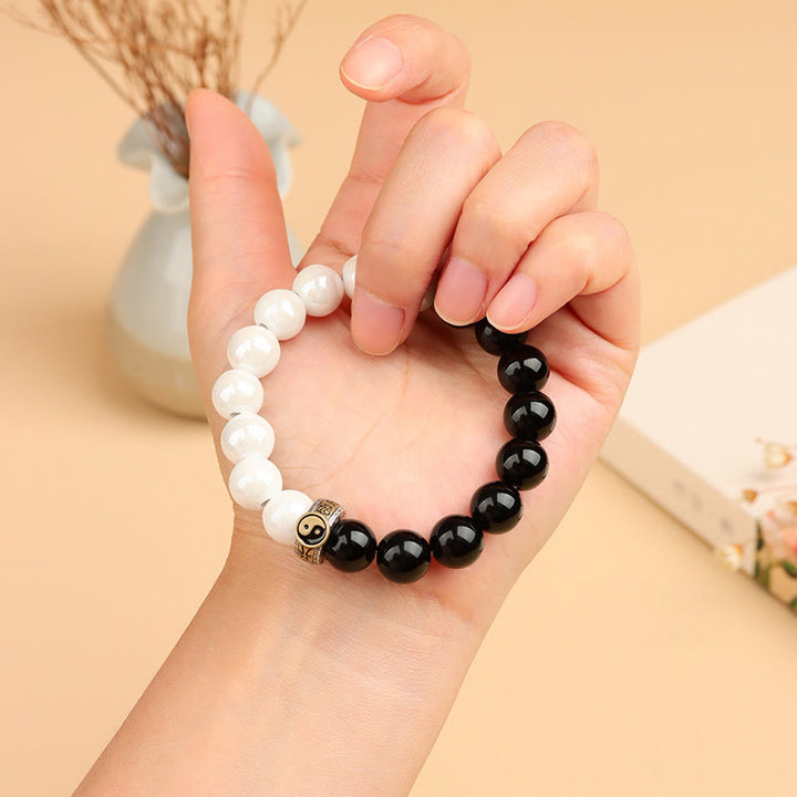 Braccialetto di realizzazione Yin Yang con perline di porcellana bianca e ossidiana nera Buddha Stones