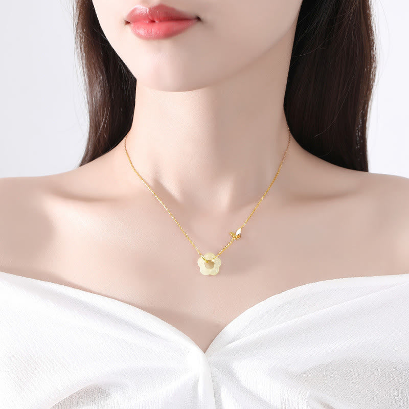 Collana con ciondolo a forma di fiore di giada Hetian con farfalla in argento sterling 925 Buddha Stones