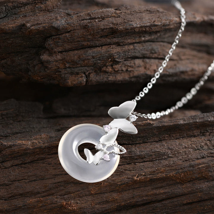 Buddha Stones 925 Sterling Silver Butterfly Calcedonio Pace Fibbia Benedizione Fortuna Collana Pendente