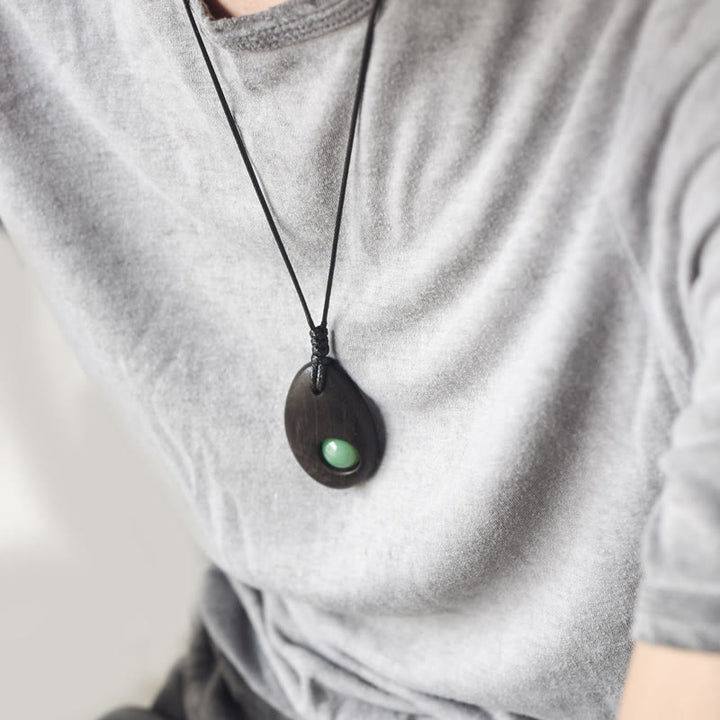 Collana pendente Buddha Stones, legno di ebano, avventurina verde, pace e calma