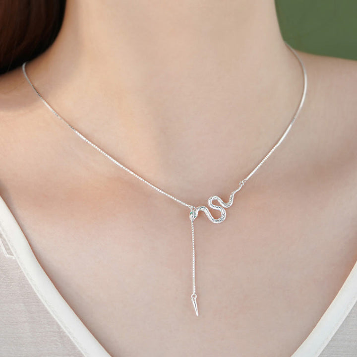 Set di orecchini pendenti con collana e ciondolo dell'anno del serpente in argento sterling 925 Buddha Stones