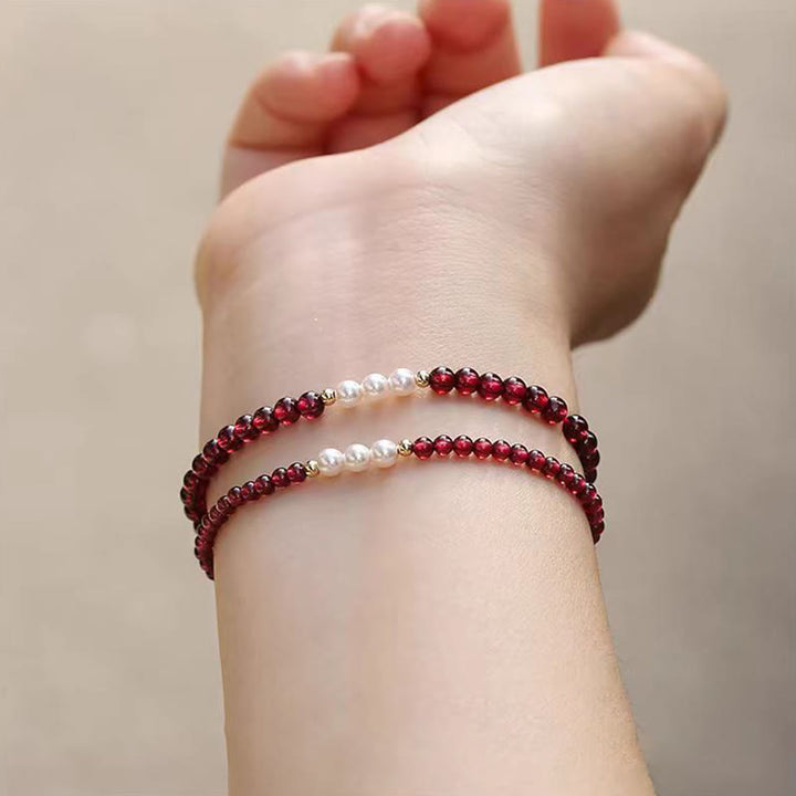 Braccialetto di protezione con piccole perle di granato naturale Buddha Stones