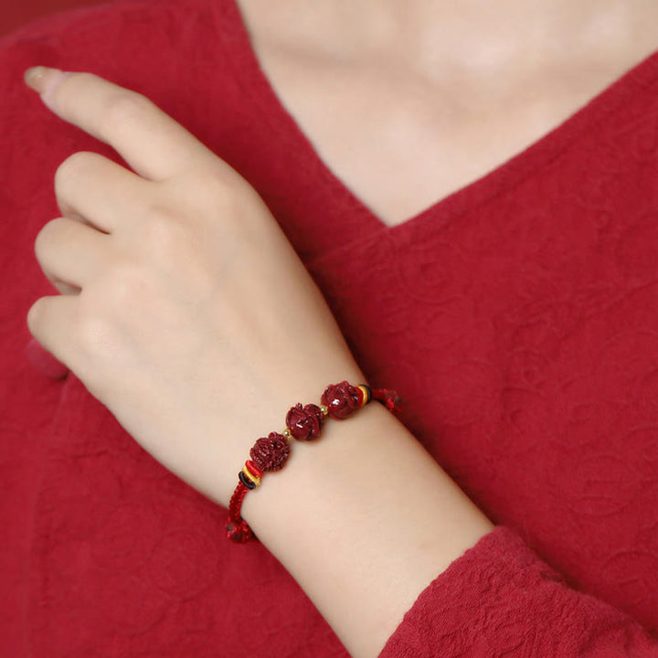 Braccialetto di benedizione intrecciato con cinabro rosso fatto a mano con Buddha Stones e zodiaco cinese