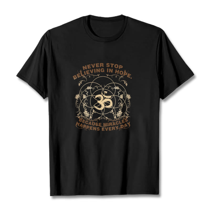 Maglietta in cotone con design Om Lotus Buddha Stones Never Stop Believing In Hope - Nero - 2XL - image 1