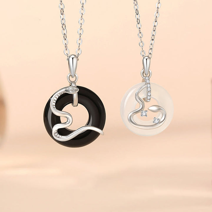 Buddha Stones 925 Sterling Silver Onice Nero Calcedonio Fibbia della Pace Anno del Serpente Collana Pendente Fortuna