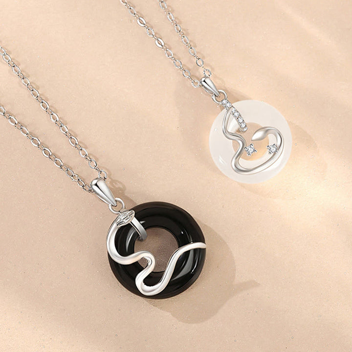 Buddha Stones 925 Sterling Silver Onice Nero Calcedonio Fibbia della Pace Anno del Serpente Collana Pendente Fortuna