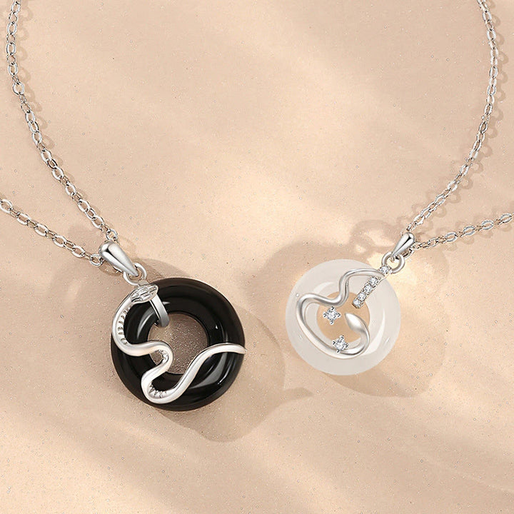 Buddha Stones 925 Sterling Silver Onice Nero Calcedonio Fibbia della Pace Anno del Serpente Collana Pendente Fortuna