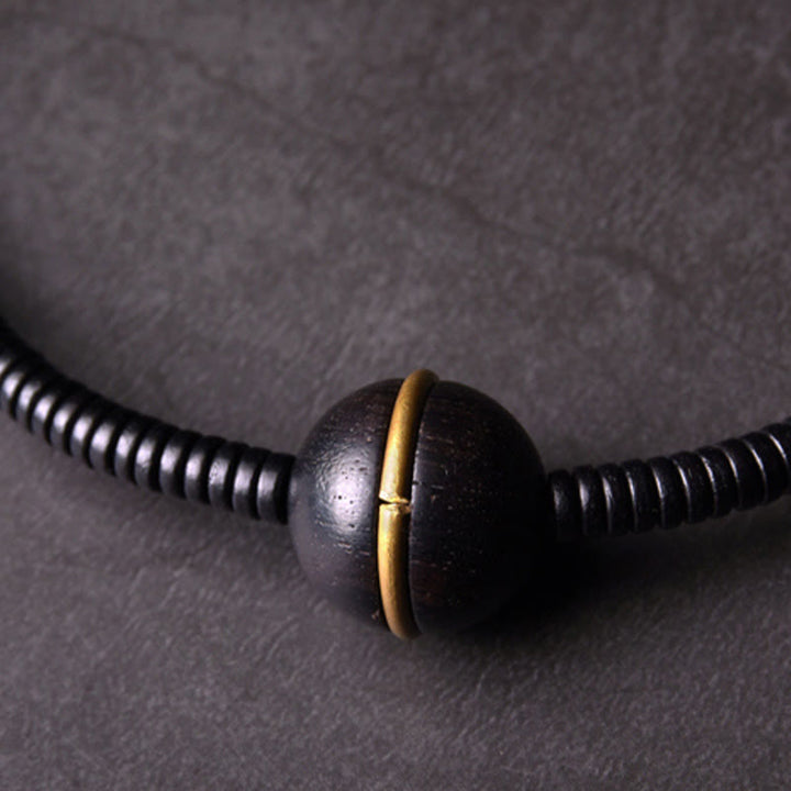 Collana con bracciale a doppio giro in Buddha Stones, in legno di ebano, in ottone e rame, con sfera di equilibrio cubica