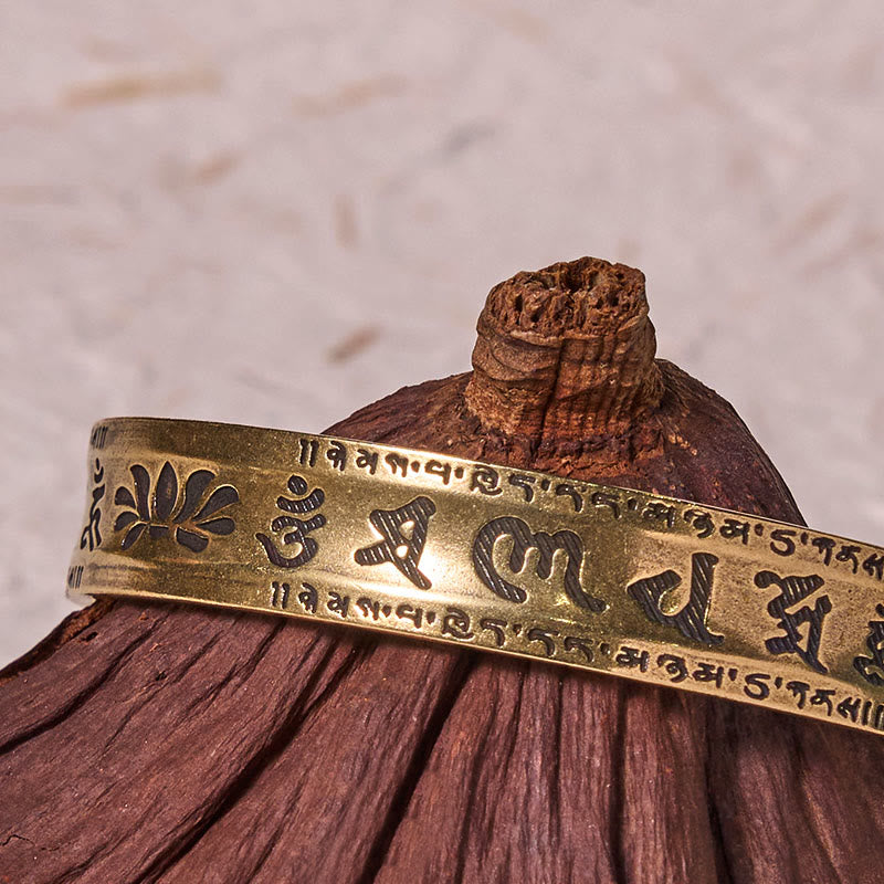 Buddha Stones Sei parole vere 'om Mani Padme Hum' Sutra del cuore Loto Rame Ottone Pace Braccialetto Braccialetto