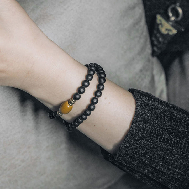 Braccialetto di protezione a doppio giro con perline di onice nero e topazio con superficie tagliata smerigliata Buddha Stones