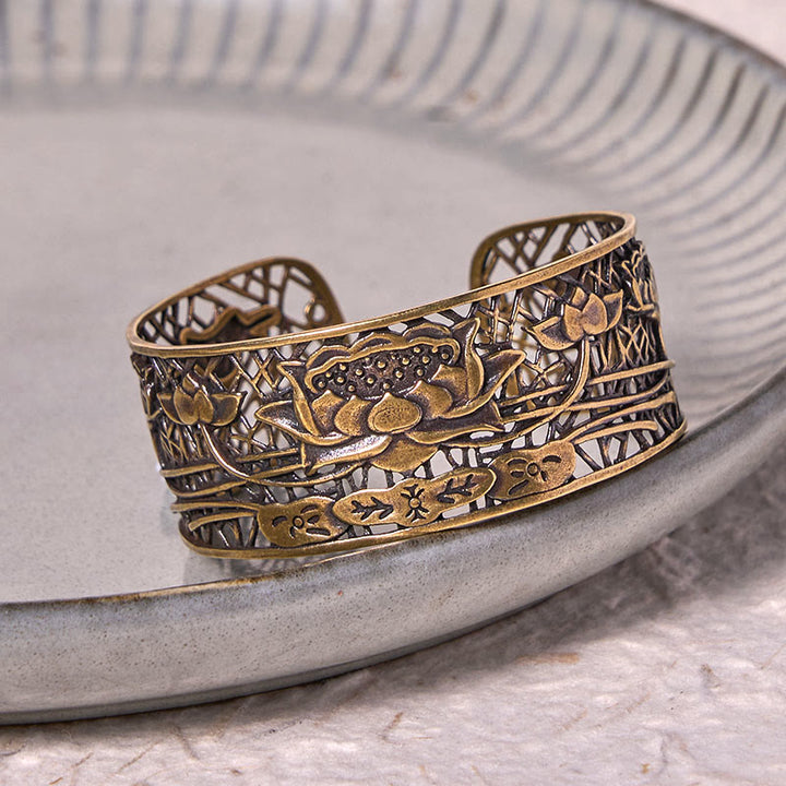 Braccialetto di guarigione dell'illuminazione in rame placcato argento con pietre Buddha Stones e loto cavo