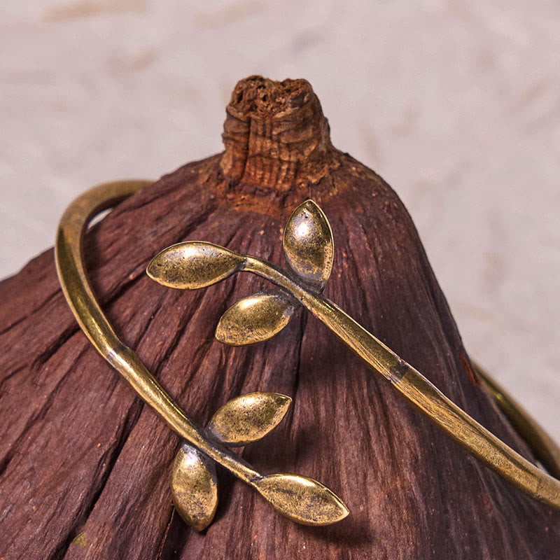 Braccialetto di guarigione in ottone e rame con Buddha Stones trifoglio fortunato