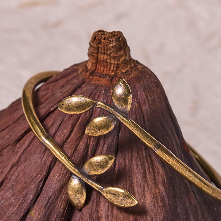 Braccialetto di guarigione in ottone e rame con Buddha Stones trifoglio fortunato