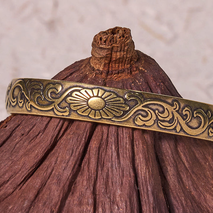 Buddha Stones Daisy Flower Vine Rame Ottone Fortuna Cura di sé Bracciale rigido