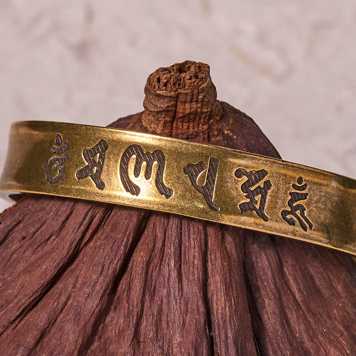 Buddha Stones Sei parole vere 'om Mani Padme Hum' Sutra del cuore Bracciale rigido in ottone e rame per la pace interiore