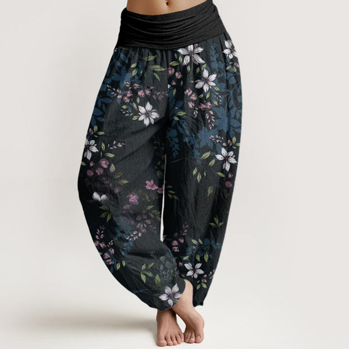 Pantaloni harem elastici in vita da donna Buddha Stones, piccoli fiori bianchi e foglie verdi - Nero - US22, UK/AU26, EU54 (6XL) - image 0