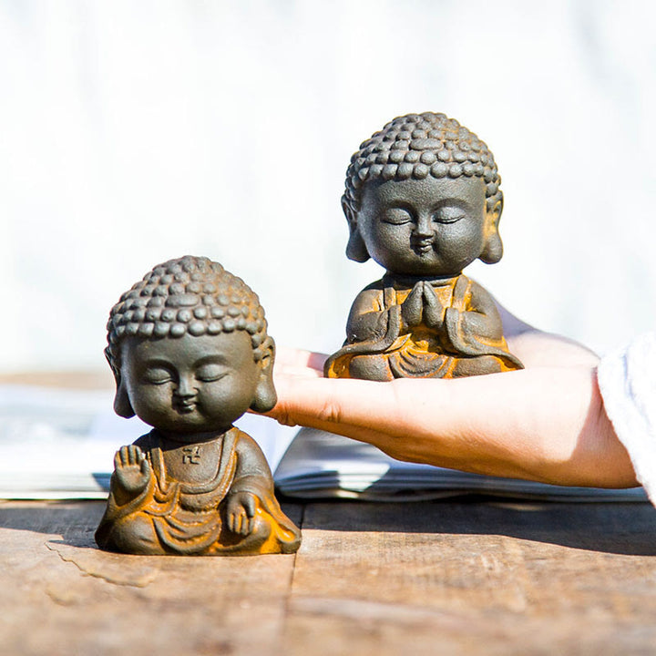 Buddha Stones Piccolo Buddha in Meditazione Statua in Resina Ruggine Polvere di Ferro Decorazione per la Casa - image 3
