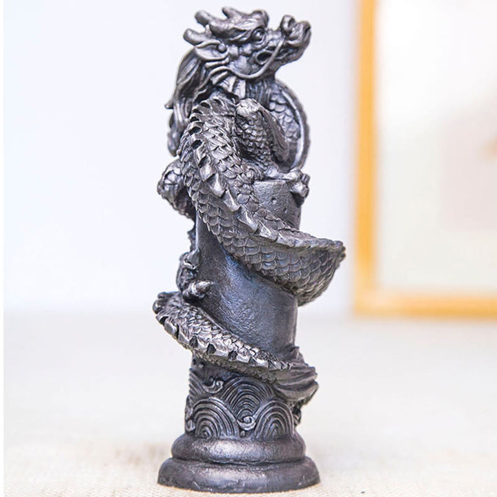 Buddha Stones fatto a mano drago volante intorno al pilastro polvere di ferro ruggine statua in resina decorazione per la casa