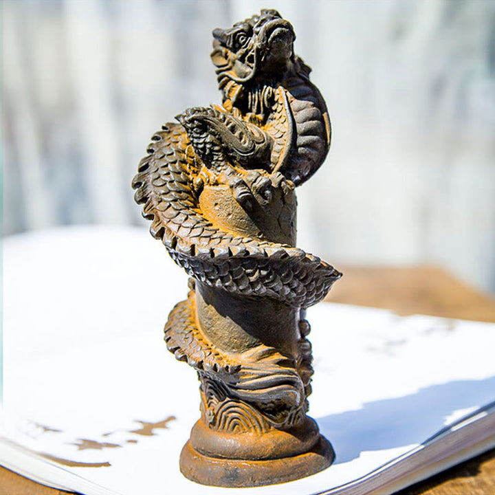 Buddha Stones fatto a mano drago volante intorno al pilastro polvere di ferro ruggine statua in resina decorazione per la casa