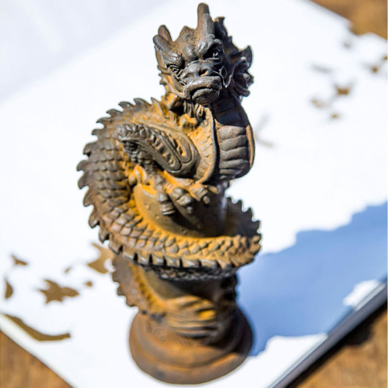 Buddha Stones fatto a mano drago volante intorno al pilastro polvere di ferro ruggine statua in resina decorazione per la casa