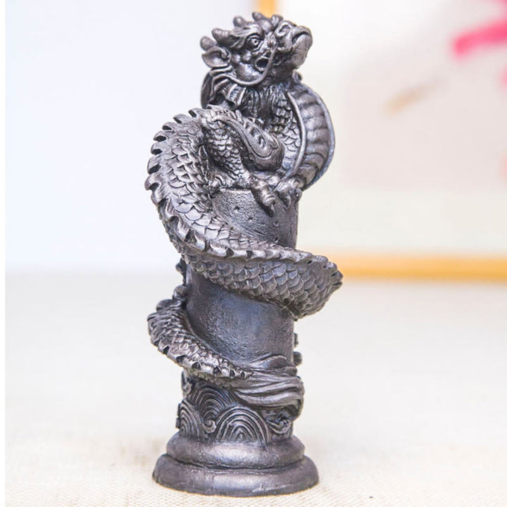 Buddha Stones fatto a mano drago volante intorno al pilastro polvere di ferro ruggine statua in resina decorazione per la casa