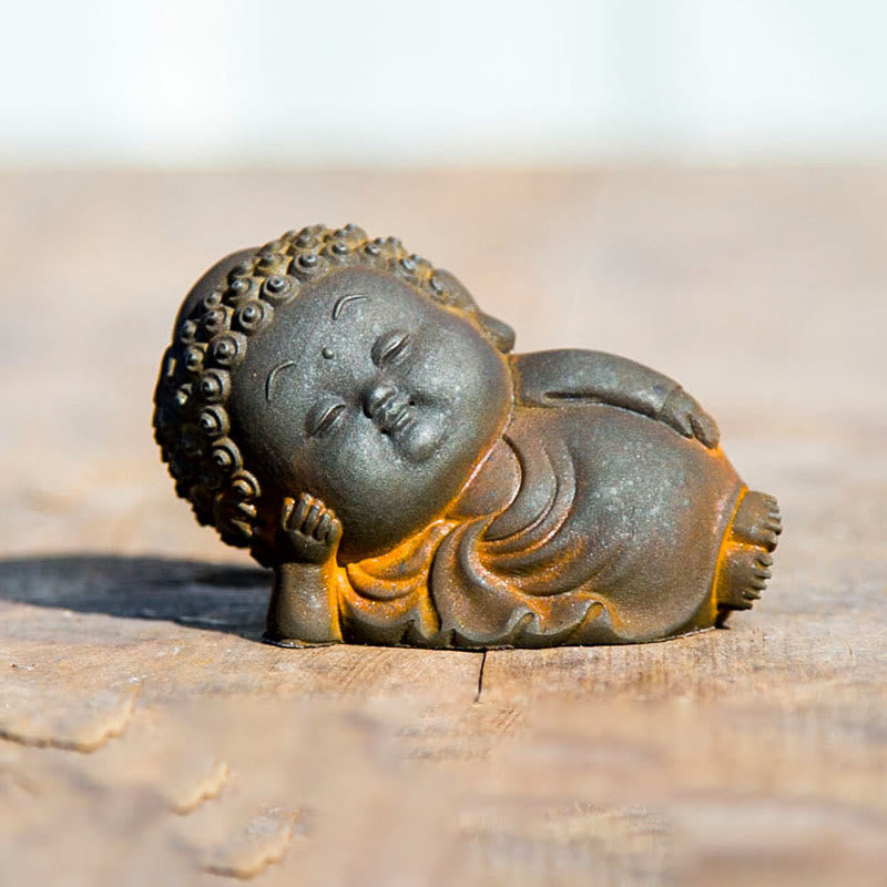 Buddha Stones Piccolo In Piedi Sdraiato Seduto Carino Buddha Polvere di Ferro Ruggine Statua in Resina Decorazione per la Casa