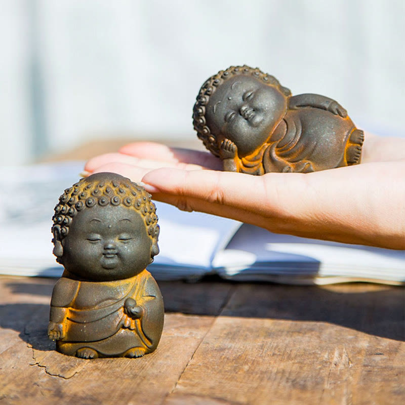 Buddha Stones Piccolo In Piedi Sdraiato Seduto Carino Buddha Polvere di Ferro Ruggine Statua in Resina Decorazione per la Casa